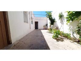 Amplia casa de planta baja en venta en la codiciada zona de Las Marinas, en Roquetas de Mar. Situada a tan sólo 800 metr photo 0