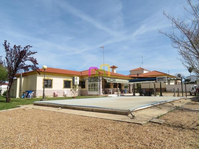 ¡¡FANTÁSTICO CHALET CON PISCINA EN VENTA!! photo 0
