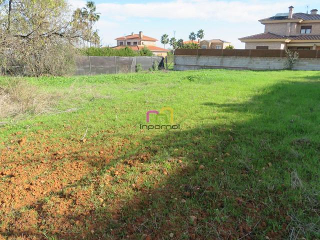 OPORTUNIDAD: PARCELA URBANIZADA EN CAMPO DE GOLF; BADAJOZ 🏡 photo 0