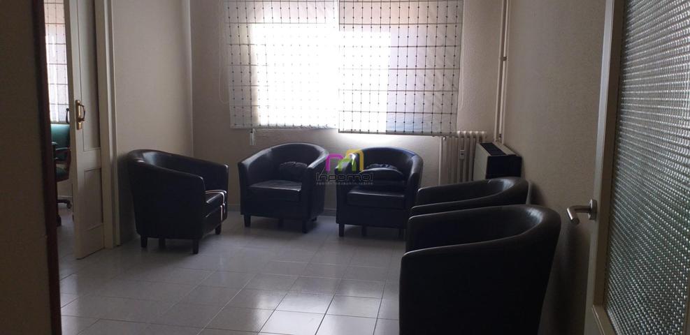 AMPLIO PISO EN EL CENTRO DE BADAJOZ - ¡GRAN OPORTUNIDAD PARA REFORMAR! photo 0