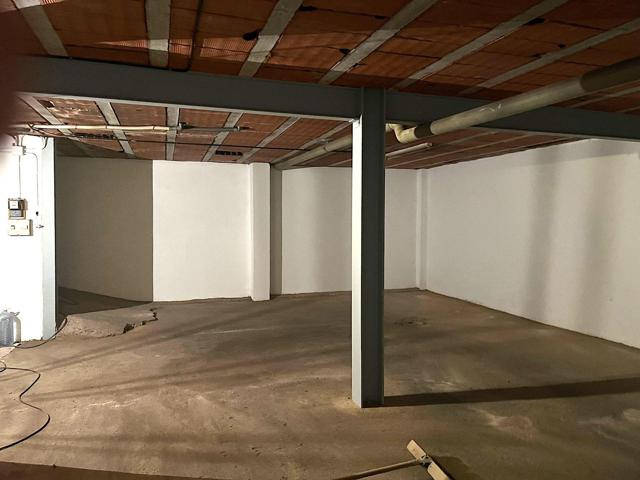 Local subterraneo en Plaça Reis Catolics photo 0