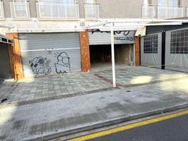 Local comercial con terraza delante photo 0
