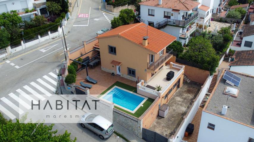 CASA ESQUINERA EN VENTA EN PINEDA DE MAR photo 0