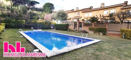 Casa adosada con jardín privado, jardín comunitario y piscina photo 0