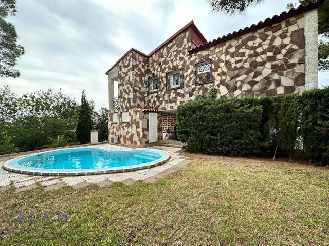 Torre con piscina y jardín todo llano en Pineda de Mar photo 0