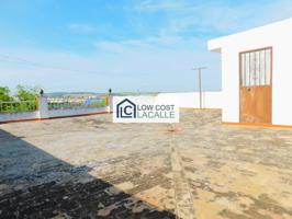 LOW-COST LACALLE ofrece en exclusiva amplia casa en Barriada El Agrimensor photo 0