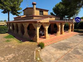 Chalet Independiente en Venta en Urbanización Exclusiva - Ideal para tu Familia photo 0