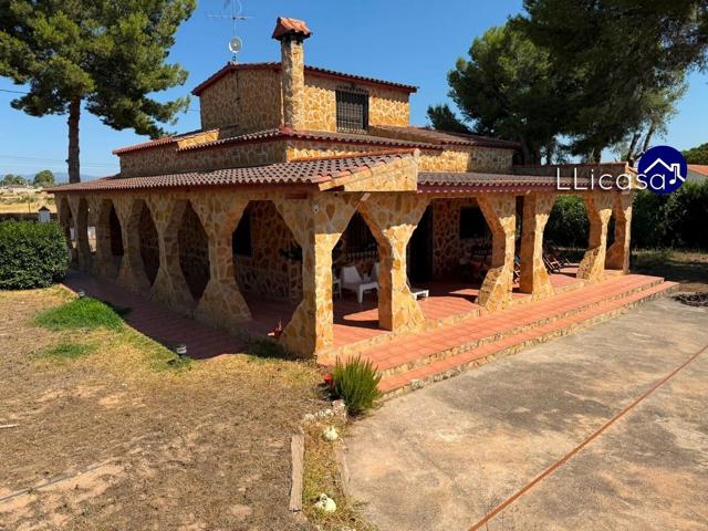Chalet Independiente en Venta en Urbanización Exclusiva - Ideal para tu Familia photo 0