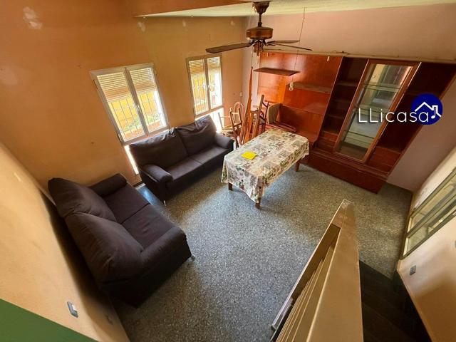 Descubre Tu Nuevo Hogar en Marines: Una Oportunidad Única de Vivir en una Casa de Pueblo photo 0