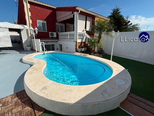 Descubre tu nuevo hogar en la Pobla de Vallbona: un paraíso en la Urbanización San Martín photo 0