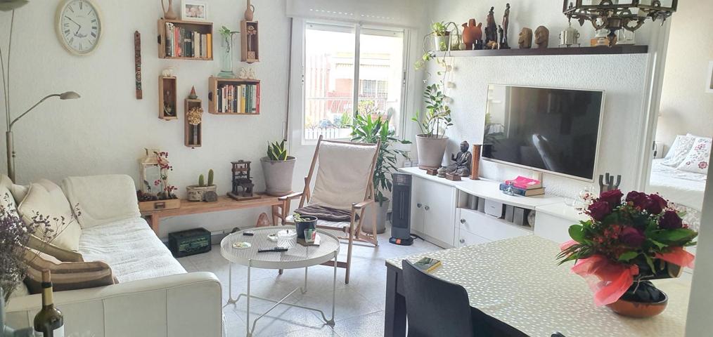 Gran piso en venta en Barcelona cerca del Camp Nou photo 0