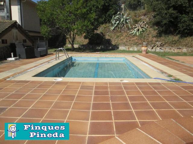 Finca rústica con vivienda de 5 habitaciones, piscina, 2 naves y casa auxiliar parcela photo 0