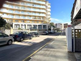 Local comercial con terraza delante photo 0