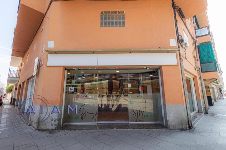 Gran local en Pineda de Mar con mucha luz natural photo 0