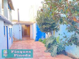 Casa de pueblo con solar para edificar en el centro de Palafolls photo 0
