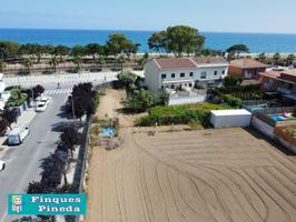 GRAN TERRENO EDIFICABLE EN VENTA A PRIMERA LÍNEA EN PINEDA DE MAR photo 0