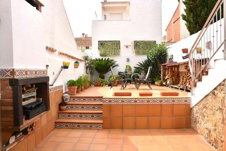 Encantadora casa de poble reformada a Pineda de Mar photo 0
