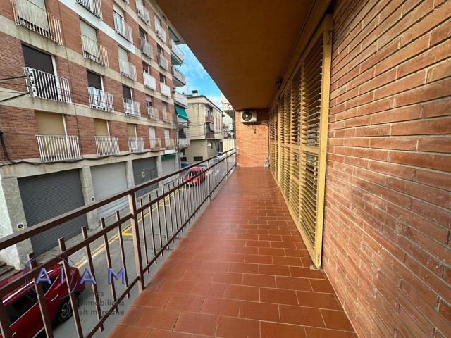 Edificio con local y 2 viviendas en Tordera photo 0