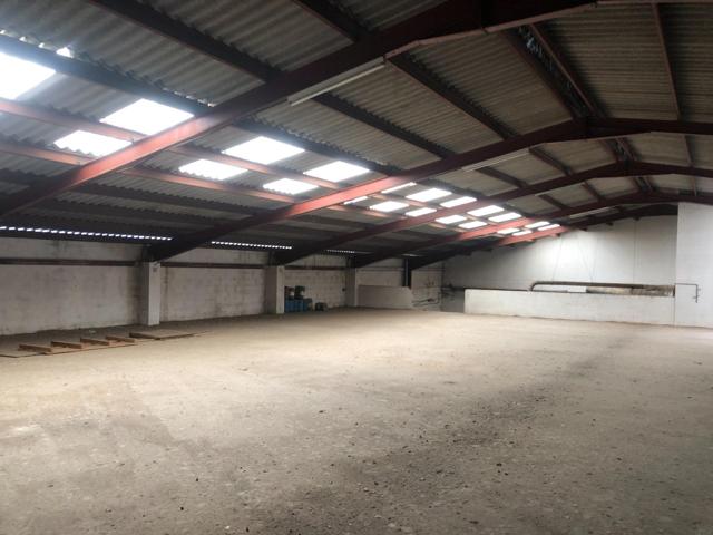 NAVE DE 1700 m² EN VENTA EN QUART DE POBLET photo 0