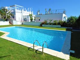Casa pareada con piscina comunitaria frente al mar en Sitges!! photo 0