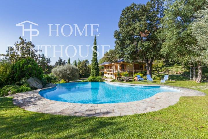 Exclusiva villa con gran terreno y preciosa piscina privada en Begues! photo 0