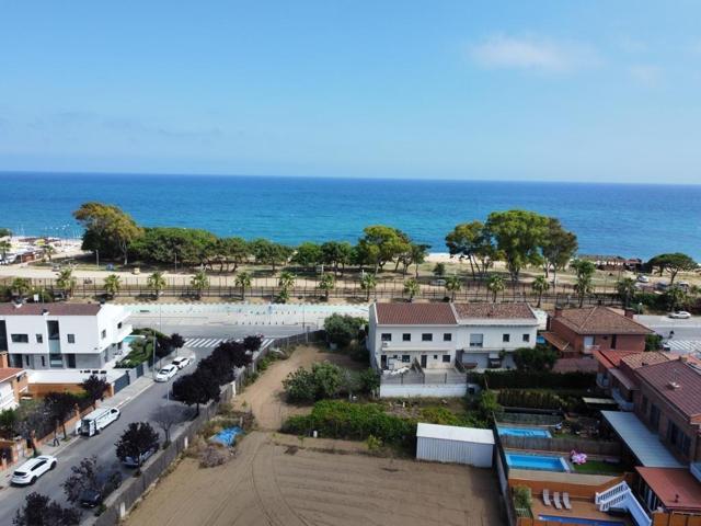 Parcelas en venta en Primera línea de Mar Pineda photo 0