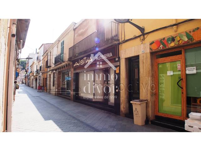 Edificio en venta en la calle comercial de Sant Andreu de Llavaneres photo 0