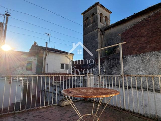 Casa de pueblo para rehabilitar o parcela edificable en pleno casco antiguo de Llinars del Vallès photo 0