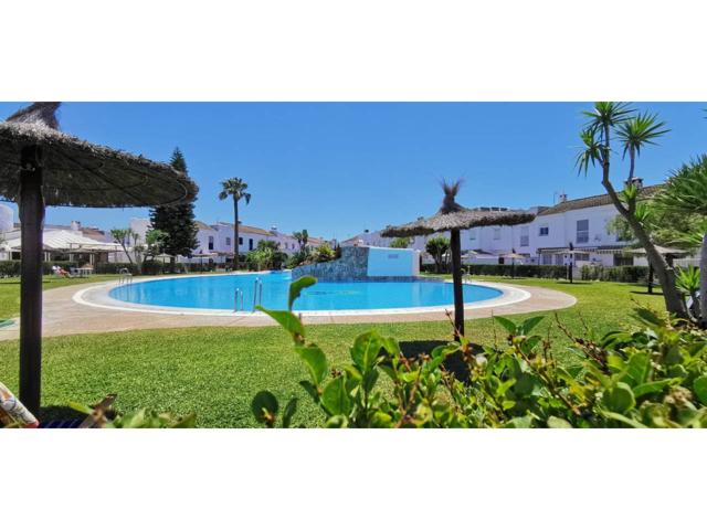 Precioso Adosado en venta en una urbanizaciónen la zona  de Gallos  (con piscina y zona de recreo común con pista de te photo 0