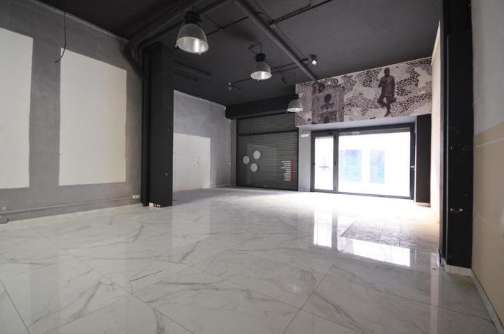 Local comercial de 213 m2, con almacén y altillo. photo 0