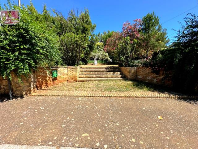 ¡Oportunidad! Casa y Terreno en el Barrio Más Privilegiado de Córdoba: El Brillante photo 0