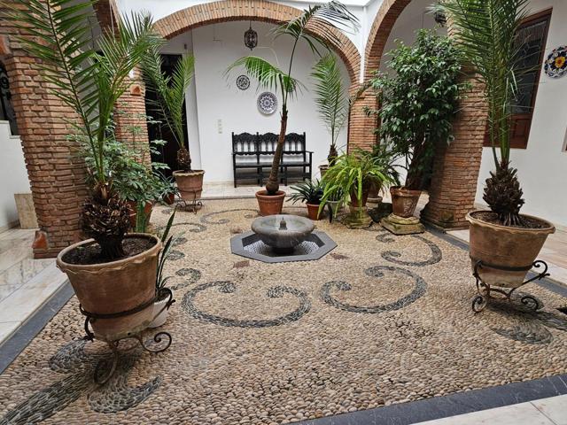 Edificio a la venta en buen estado en el barrio de San Andrés. Tres plantas más cubierta y patio photo 0
