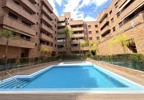 Exclusivo piso de 2 dormitorios con terraza, patio privado y piscina comunitaria. photo 0