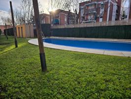 Piso de calidad de 3 dormitorios con terraza, plaza de garaje, trastero, bicicletero, piscina... photo 0