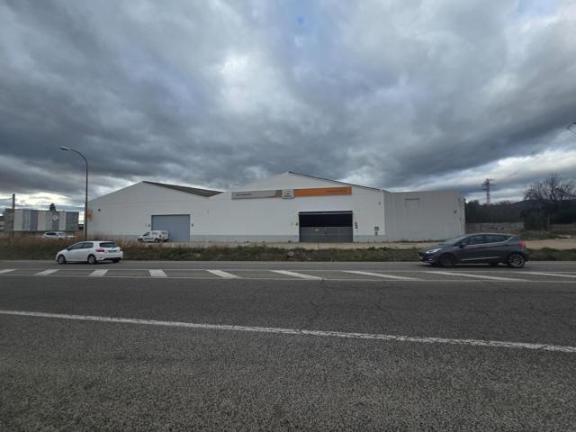 ¡Gran oportunidad! Nave industrial en alquiler en Reus photo 0