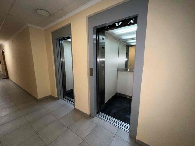 Piso de cuatro dormitorios, dos baños y parking. photo 0