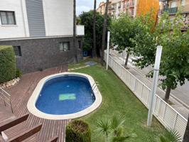 SE VENDE CASA ADOSADA DE CUATRO PLANTAS EN TORREDEMBARRA, CUATRO DORMITORIOS Y PISCINA photo 0