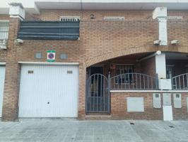 ADOSADO CON PISCINA PRIVADA EN REUS photo 0