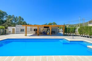 Casa con piscina y gran terreno en Maspujols photo 0