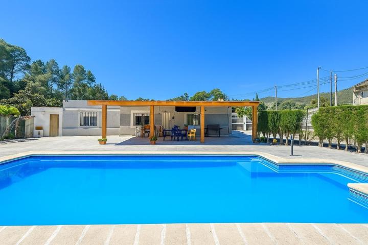 Casa con piscina y gran terreno en Maspujols photo 0
