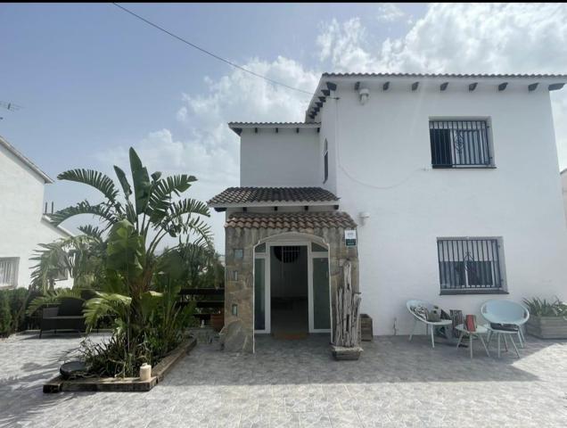 🌴 Verano infinito en tu propio chalet con piscina en Comarruga photo 0