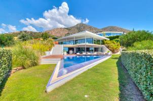 Villa En venta en Benalmádena photo 0