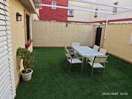 ¡Descubre tu nuevo hogar en el corazón del casco urbano! Este espectacular piso en planta baja te ofrece la comodidad de photo 0