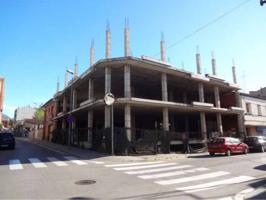 Edificio residencial con obra parada en construcción en Sant Celoni. photo 0