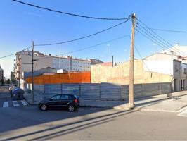 Edificio residencial con obra parada en construcción en Terrassa. photo 0