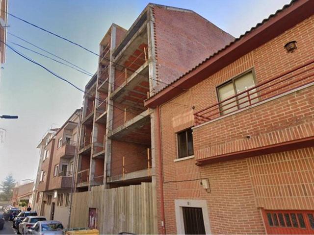 Edificio residencial con obra parada en construcción en Avila. photo 0