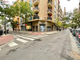 Local Comercial en Esquina con Amplio Escaparate photo 0