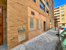 Local Comercial con Oficina y Gran Almacén junto a la Aljafería: ¡Oportunidad Única! photo 0