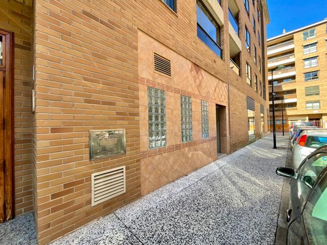 Local Comercial con Oficina y Gran Almacén junto a la Aljafería: ¡Oportunidad Única! photo 0