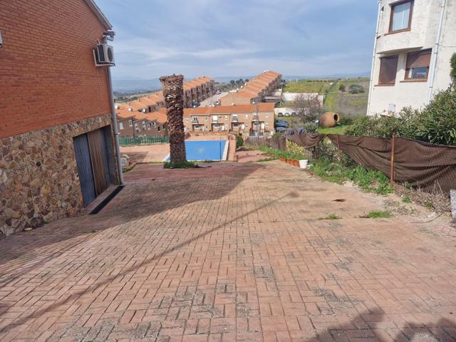 AOC VENDE CASA INDEPENDIENTE 4 HAB, 3 BAÑOS, PISCINA Y GARAJE photo 0